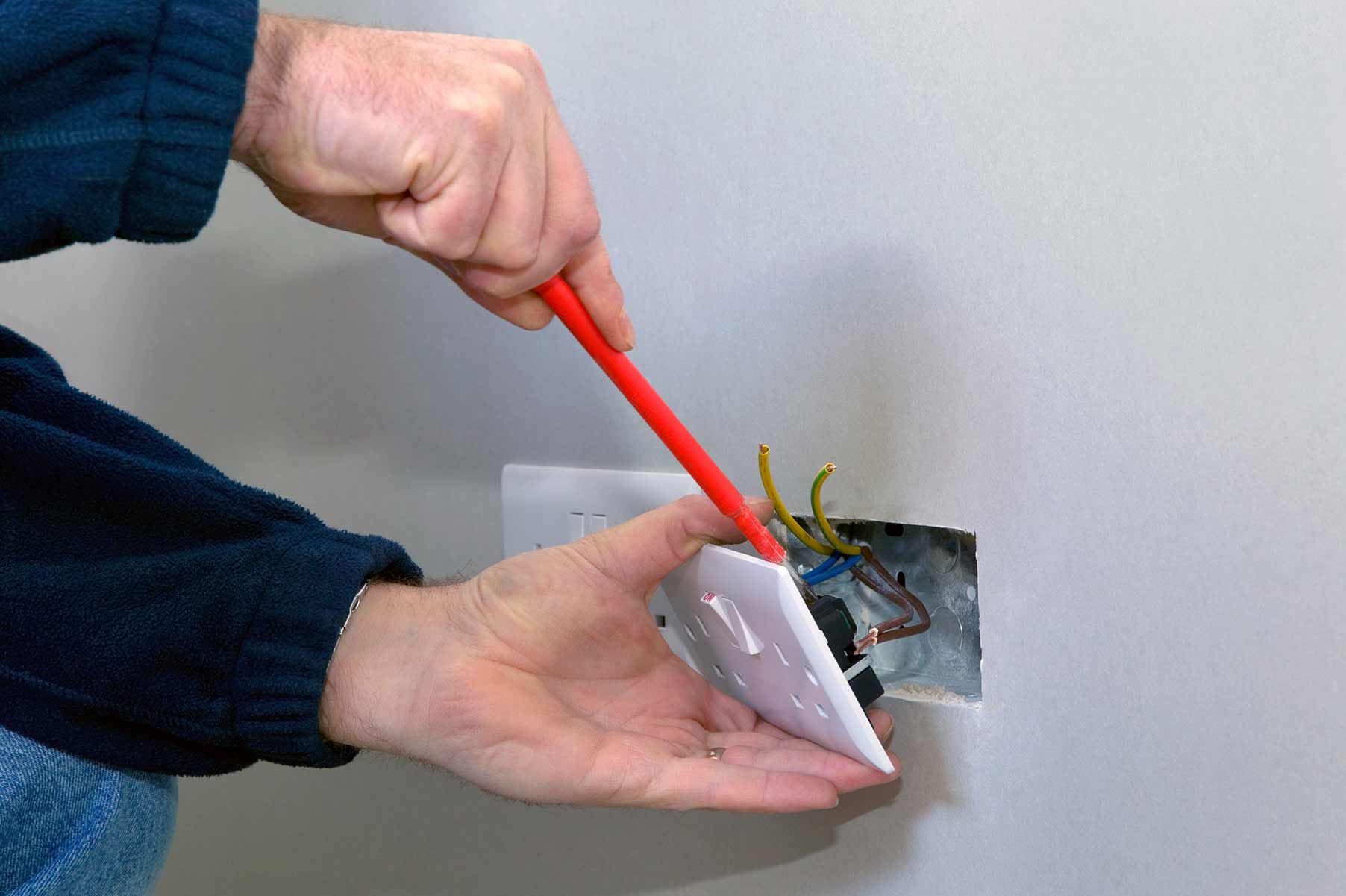 Our electricians can install plug sockets for domestic and commercial proeprties in Newark On Trent and the local area. 